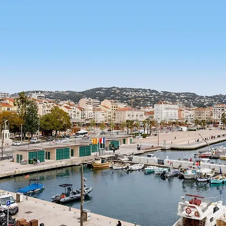 Apartment Modern 2 Bedroom Overlooking Old Port *