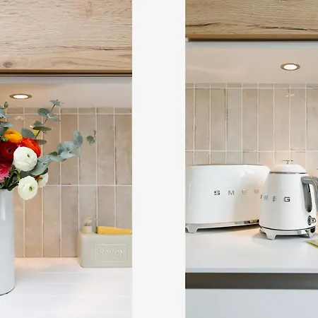 Modern 2 Bedroom Overlooking Old Port Apartman