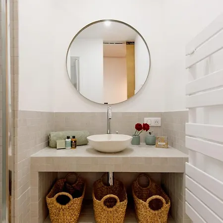 Modern 2 Bedroom Overlooking Old Port