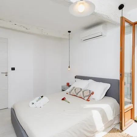 Modern 2 Bedroom Overlooking Old Port Lejlighed *