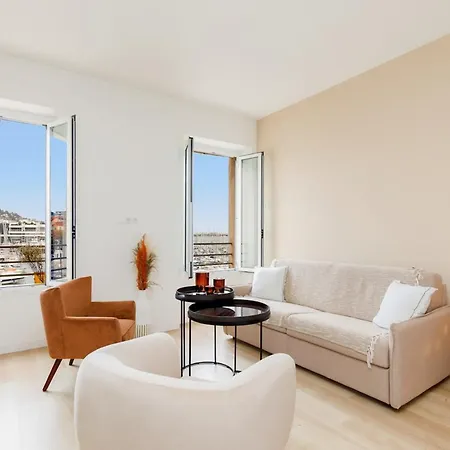 Modern 2 Bedroom Overlooking Old Port Lejlighed