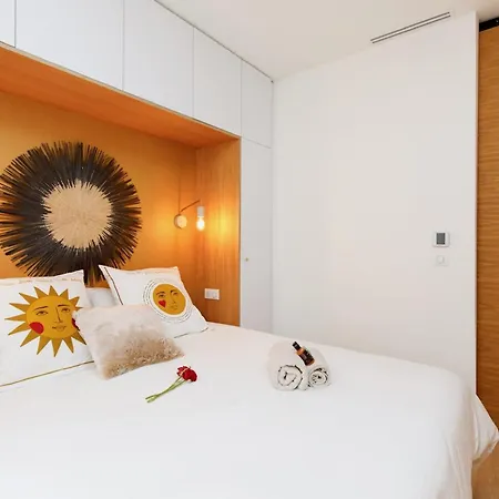 Modern 2 Bedroom Overlooking Old Port Apartman *