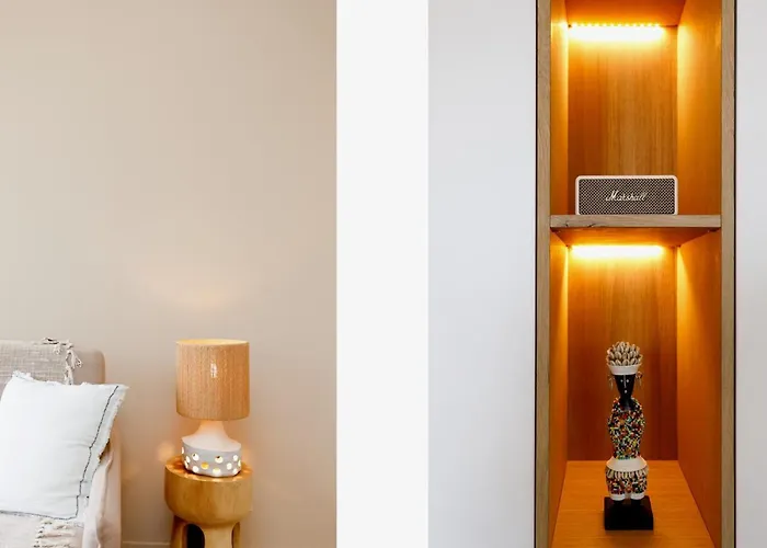 Modern 2 Bedroom Overlooking Old Port Daire Cannes