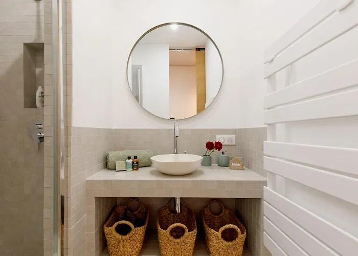 Modern 2 Bedroom Overlooking Old Port