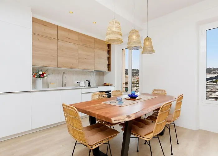 Daire Modern 2 Bedroom Overlooking Old Port